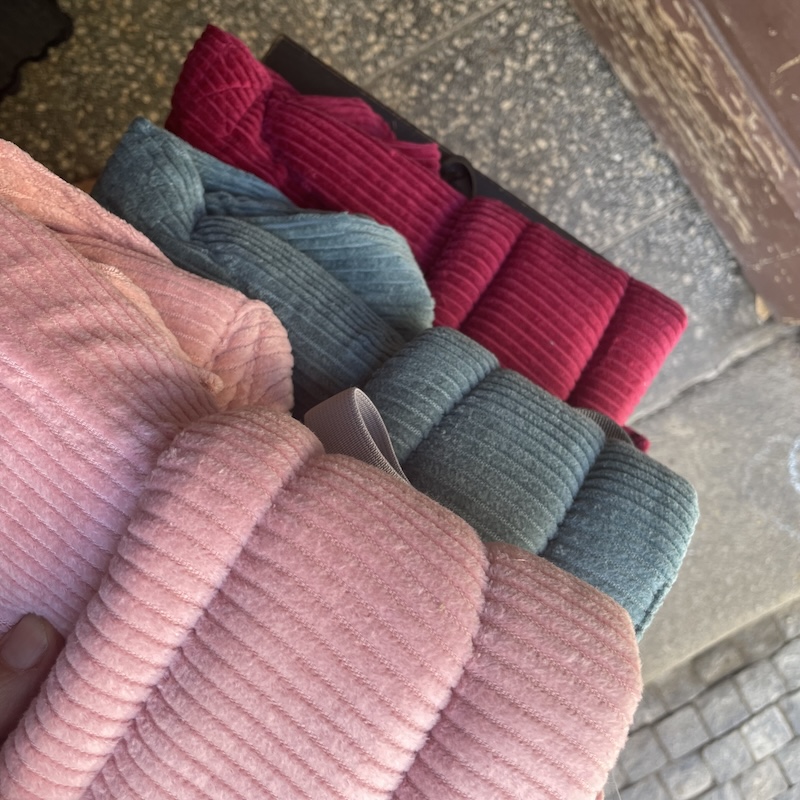 Moisha Hugo - Manšestr Baby Pink